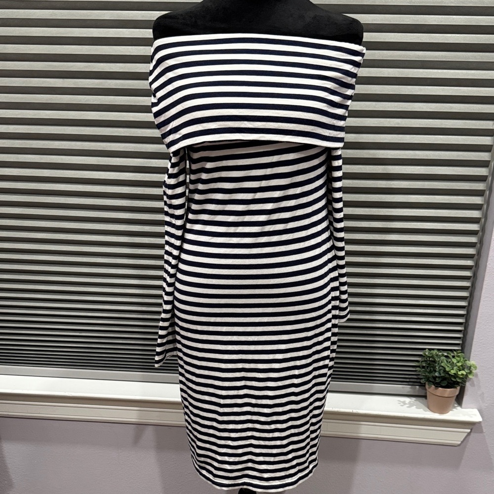 Club Monaco Black and White Striped Long Sleeve Dress